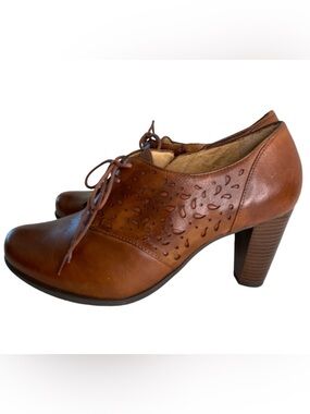 NURTURE Women’s Brown Leather Lace Up Zip Closure Heels Size 9